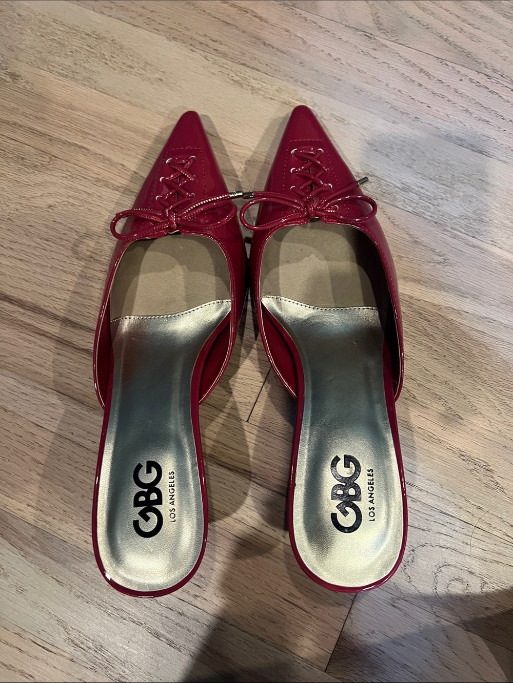 GBG Los Angeles Red Pointed Bowback Mules